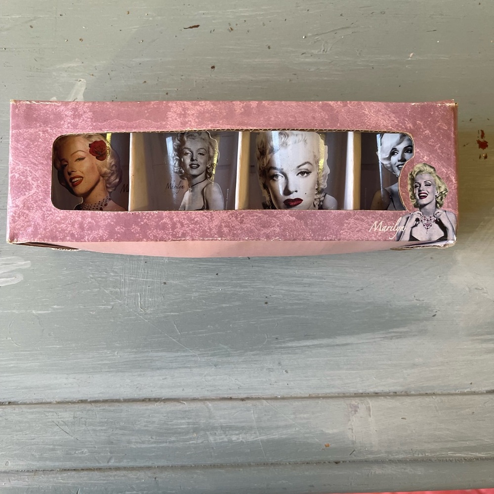 Marylin Monroe glassware set